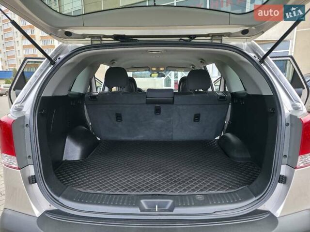 Сірий Кіа Соренто, об'ємом двигуна 2.4 л та пробігом 233 тис. км за 9999 $, фото 29 на Automoto.ua