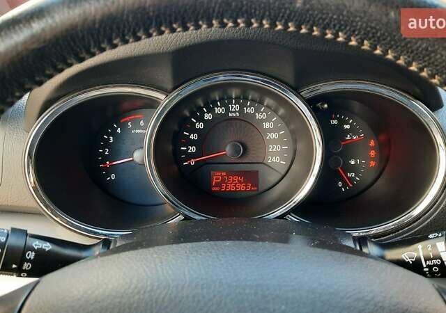 Серый Киа Соренто, объемом двигателя 2 л и пробегом 340 тыс. км за 12700 $, фото 2 на Automoto.ua