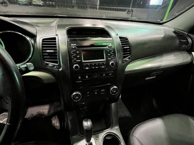 Серый Киа Соренто, объемом двигателя 2.2 л и пробегом 193 тыс. км за 12500 $, фото 23 на Automoto.ua