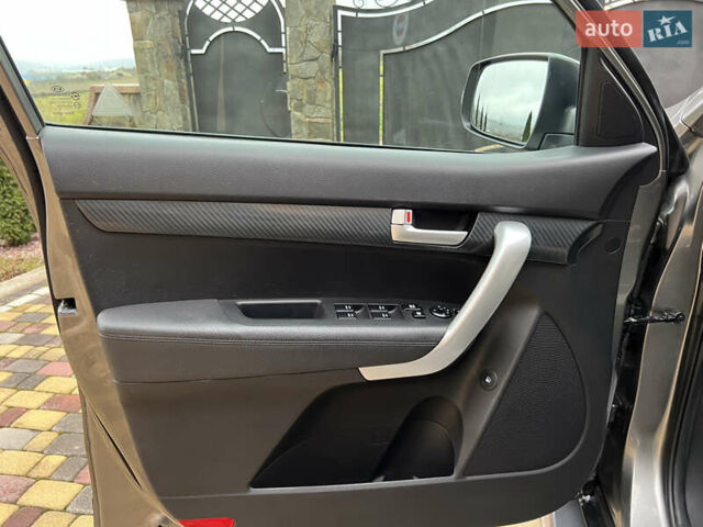 Сірий Кіа Соренто, об'ємом двигуна 2.2 л та пробігом 210 тис. км за 13800 $, фото 19 на Automoto.ua