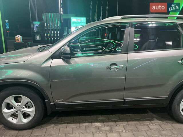 Серый Киа Соренто, объемом двигателя 2.2 л и пробегом 193 тыс. км за 12500 $, фото 2 на Automoto.ua