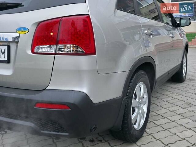 Сірий Кіа Соренто, об'ємом двигуна 2.4 л та пробігом 233 тис. км за 9999 $, фото 22 на Automoto.ua
