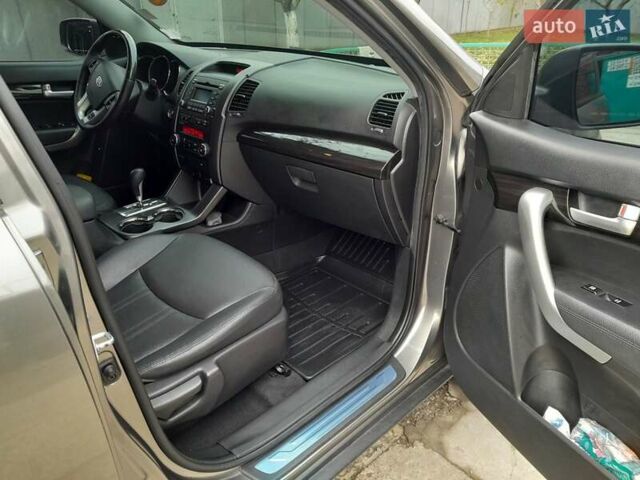 Серый Киа Соренто, объемом двигателя 2 л и пробегом 157 тыс. км за 14500 $, фото 10 на Automoto.ua
