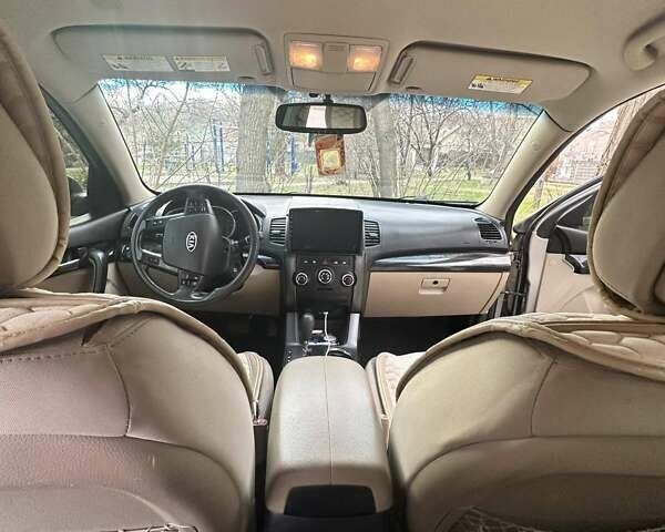 Сірий Кіа Соренто, об'ємом двигуна 2.4 л та пробігом 250 тис. км за 12900 $, фото 7 на Automoto.ua