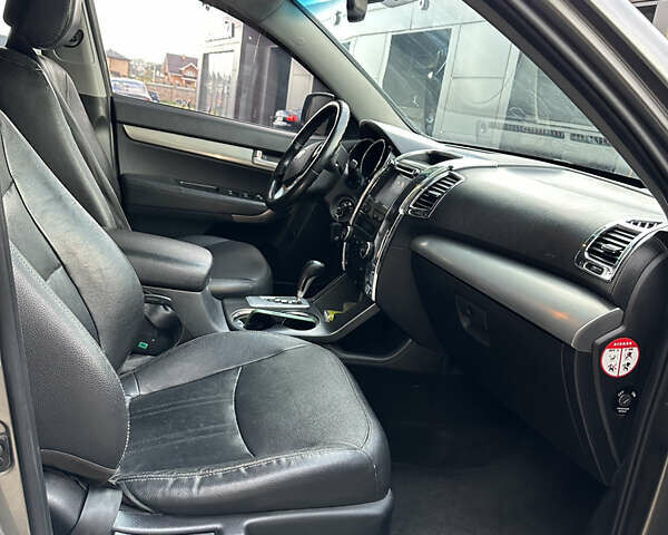 Сірий Кіа Соренто, об'ємом двигуна 2.2 л та пробігом 240 тис. км за 11500 $, фото 15 на Automoto.ua