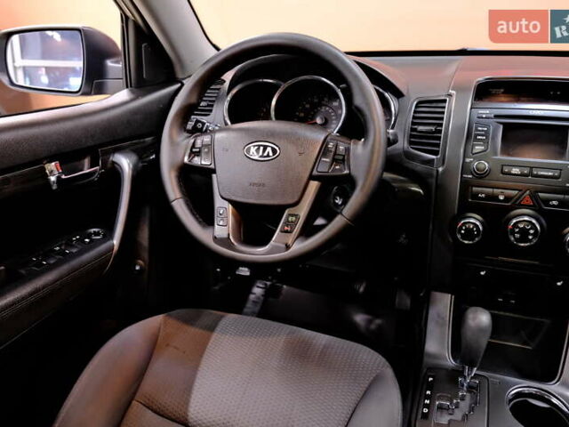 Серый Киа Соренто, объемом двигателя 2.4 л и пробегом 180 тыс. км за 11900 $, фото 46 на Automoto.ua