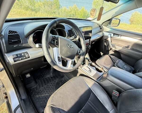Сірий Кіа Соренто, об'ємом двигуна 2.35 л та пробігом 160 тис. км за 15100 $, фото 5 на Automoto.ua