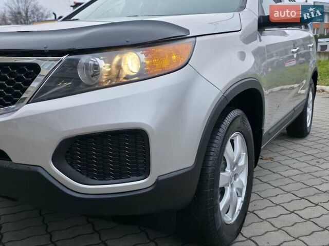 Сірий Кіа Соренто, об'ємом двигуна 2.4 л та пробігом 233 тис. км за 9999 $, фото 20 на Automoto.ua