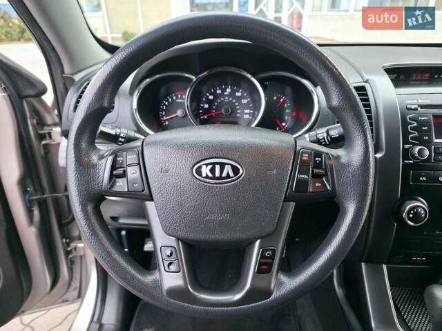 Сірий Кіа Соренто, об'ємом двигуна 2.4 л та пробігом 233 тис. км за 9999 $, фото 83 на Automoto.ua
