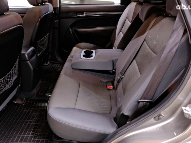 Сірий Кіа Соренто, об'ємом двигуна 2.4 л та пробігом 180 тис. км за 11900 $, фото 7 на Automoto.ua