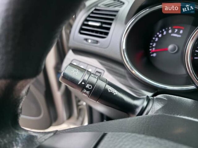 Сірий Кіа Соренто, об'ємом двигуна 2.4 л та пробігом 233 тис. км за 9999 $, фото 79 на Automoto.ua