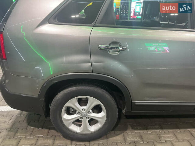 Серый Киа Соренто, объемом двигателя 2.2 л и пробегом 193 тыс. км за 12500 $, фото 5 на Automoto.ua