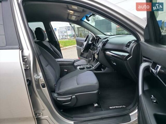 Сірий Кіа Соренто, об'ємом двигуна 2.4 л та пробігом 233 тис. км за 9999 $, фото 59 на Automoto.ua