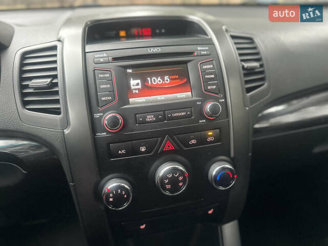 Серый Киа Соренто, объемом двигателя 2.4 л и пробегом 236 тыс. км за 8900 $, фото 19 на Automoto.ua