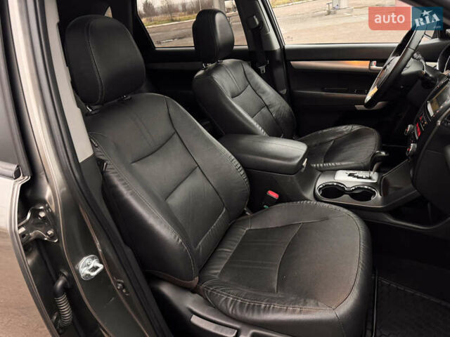 Серый Киа Соренто, объемом двигателя 2 л и пробегом 254 тыс. км за 14400 $, фото 47 на Automoto.ua