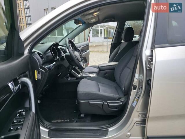 Сірий Кіа Соренто, об'ємом двигуна 2.4 л та пробігом 233 тис. км за 9999 $, фото 68 на Automoto.ua
