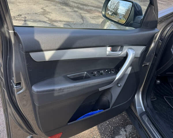 Серый Киа Соренто, объемом двигателя 2.2 л и пробегом 207 тыс. км за 12300 $, фото 18 на Automoto.ua