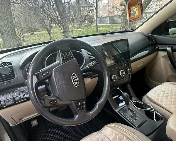 Сірий Кіа Соренто, об'ємом двигуна 2.4 л та пробігом 250 тис. км за 12900 $, фото 12 на Automoto.ua
