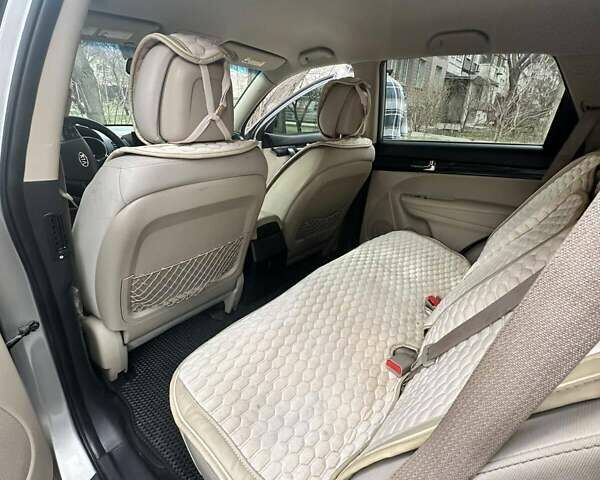 Сірий Кіа Соренто, об'ємом двигуна 2.4 л та пробігом 250 тис. км за 12900 $, фото 10 на Automoto.ua