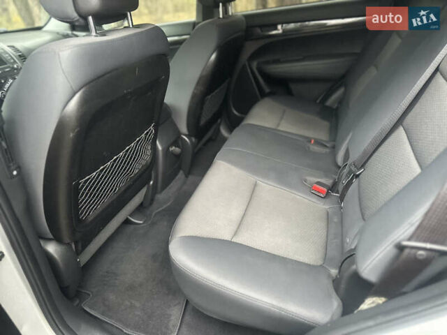 Серый Киа Соренто, объемом двигателя 2.4 л и пробегом 236 тыс. км за 8900 $, фото 7 на Automoto.ua