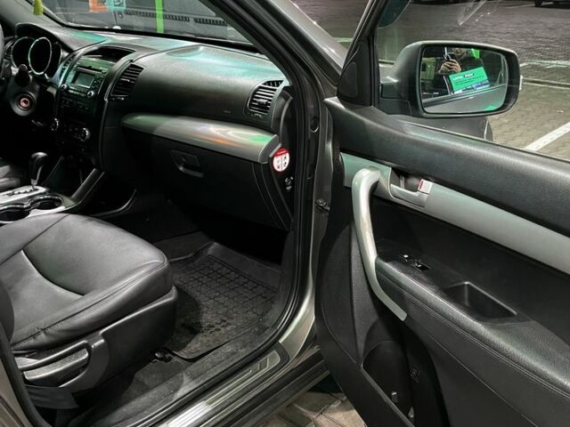 Серый Киа Соренто, объемом двигателя 2.2 л и пробегом 193 тыс. км за 12500 $, фото 15 на Automoto.ua