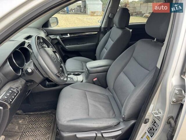 Сірий Кіа Соренто, об'ємом двигуна 0 л та пробігом 212 тис. км за 8200 $, фото 11 на Automoto.ua