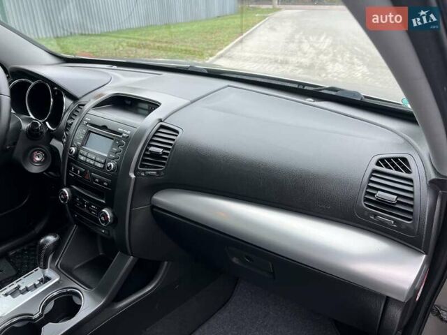 Серый Киа Соренто, объемом двигателя 2.2 л и пробегом 199 тыс. км за 14800 $, фото 12 на Automoto.ua