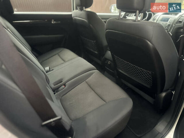 Серый Киа Соренто, объемом двигателя 2.4 л и пробегом 236 тыс. км за 8900 $, фото 11 на Automoto.ua