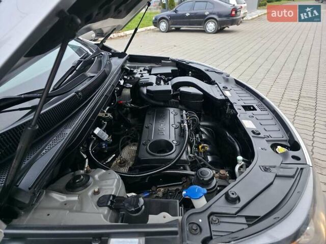 Сірий Кіа Соренто, об'ємом двигуна 2.4 л та пробігом 233 тис. км за 9999 $, фото 28 на Automoto.ua