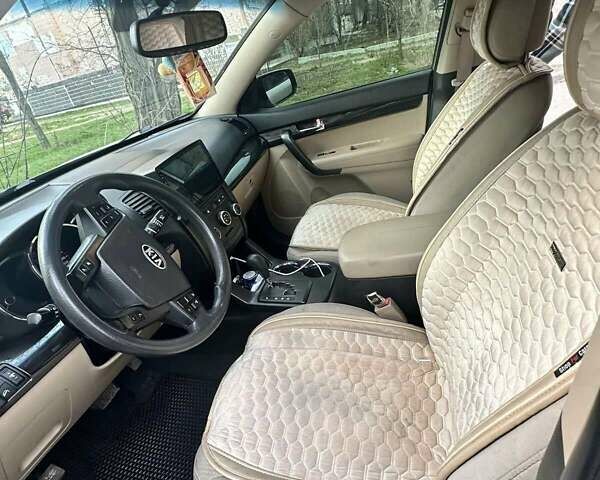 Сірий Кіа Соренто, об'ємом двигуна 2.4 л та пробігом 250 тис. км за 12900 $, фото 11 на Automoto.ua
