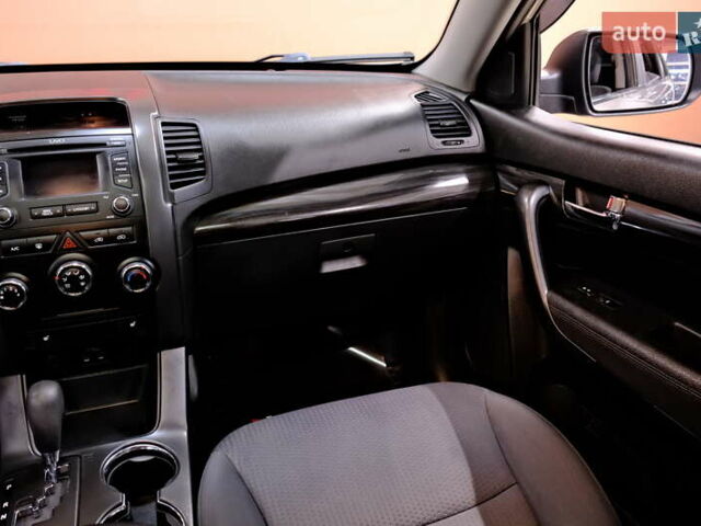 Серый Киа Соренто, объемом двигателя 2.4 л и пробегом 180 тыс. км за 11900 $, фото 47 на Automoto.ua