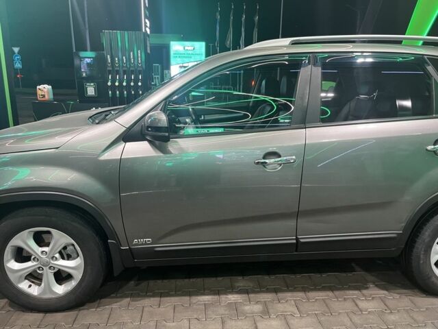 Серый Киа Соренто, объемом двигателя 2.2 л и пробегом 193 тыс. км за 12500 $, фото 6 на Automoto.ua