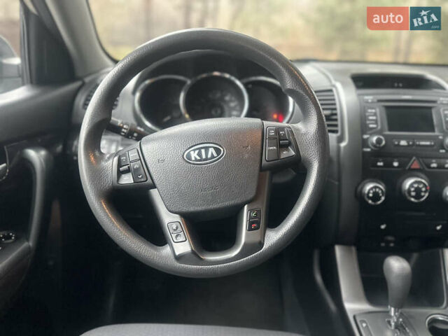 Серый Киа Соренто, объемом двигателя 2.4 л и пробегом 236 тыс. км за 8900 $, фото 17 на Automoto.ua