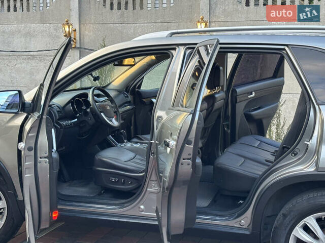 Сірий Кіа Соренто, об'ємом двигуна 2 л та пробігом 150 тис. км за 14700 $, фото 40 на Automoto.ua