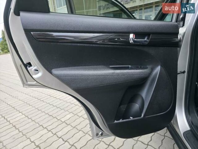 Сірий Кіа Соренто, об'ємом двигуна 2.4 л та пробігом 233 тис. км за 9999 $, фото 43 на Automoto.ua