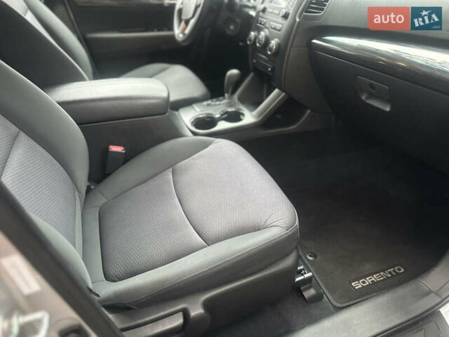 Серый Киа Соренто, объемом двигателя 2.4 л и пробегом 236 тыс. км за 8900 $, фото 13 на Automoto.ua