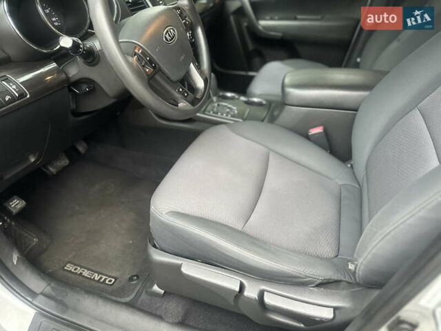 Серый Киа Соренто, объемом двигателя 2.4 л и пробегом 236 тыс. км за 8900 $, фото 9 на Automoto.ua