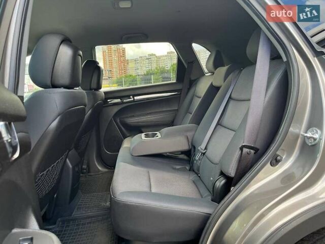 Серый Киа Соренто, объемом двигателя 2.36 л и пробегом 209 тыс. км за 11490 $, фото 9 на Automoto.ua