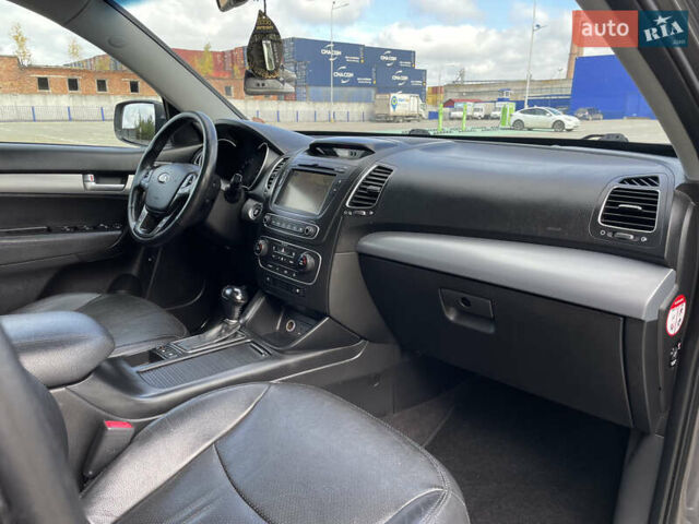 Сірий Кіа Соренто, об'ємом двигуна 2.2 л та пробігом 262 тис. км за 15900 $, фото 22 на Automoto.ua