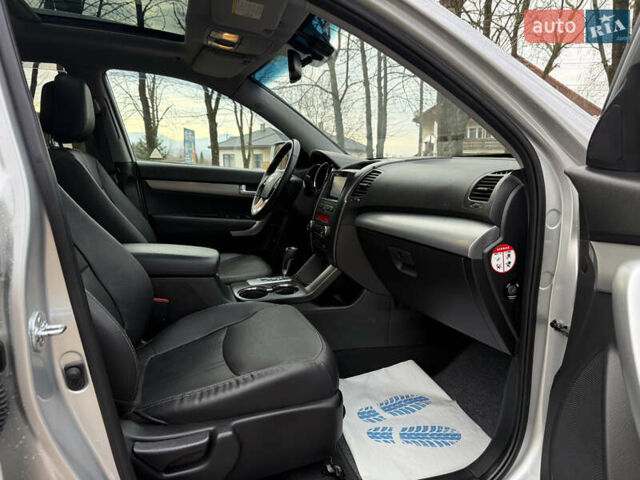 Сірий Кіа Соренто, об'ємом двигуна 2.2 л та пробігом 194 тис. км за 14000 $, фото 40 на Automoto.ua