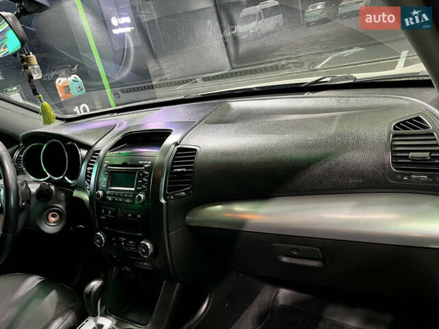 Серый Киа Соренто, объемом двигателя 2.2 л и пробегом 193 тыс. км за 12500 $, фото 17 на Automoto.ua