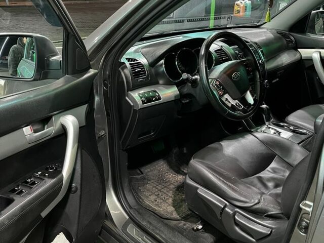 Серый Киа Соренто, объемом двигателя 2.2 л и пробегом 193 тыс. км за 12500 $, фото 18 на Automoto.ua