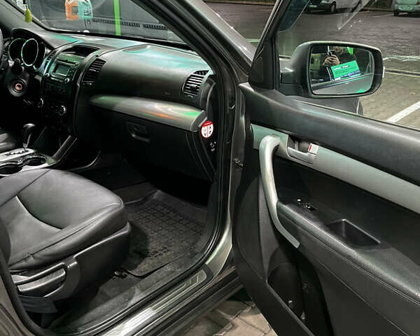 Серый Киа Соренто, объемом двигателя 2.2 л и пробегом 193 тыс. км за 12500 $, фото 15 на Automoto.ua