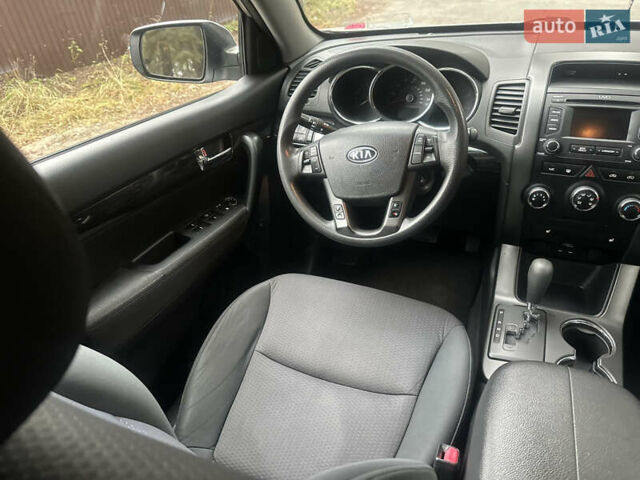 Серый Киа Соренто, объемом двигателя 2.4 л и пробегом 236 тыс. км за 8900 $, фото 15 на Automoto.ua