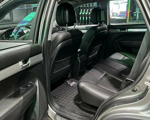 Серый Киа Соренто, объемом двигателя 2.2 л и пробегом 193 тыс. км за 12500 $, фото 20 на Automoto.ua