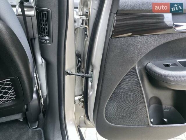 Сірий Кіа Соренто, об'ємом двигуна 2.4 л та пробігом 233 тис. км за 9999 $, фото 41 на Automoto.ua