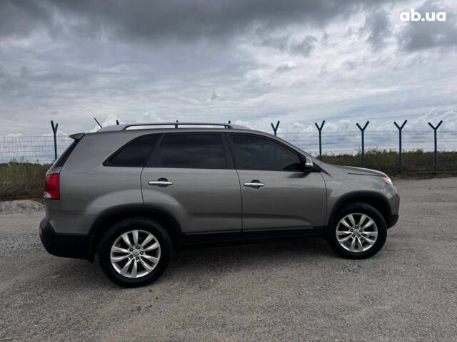 Серый Киа Соренто, объемом двигателя 0 л и пробегом 174 тыс. км за 14000 $, фото 4 на Automoto.ua
