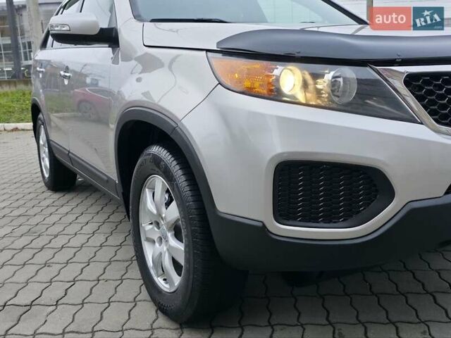 Сірий Кіа Соренто, об'ємом двигуна 2.4 л та пробігом 233 тис. км за 9999 $, фото 18 на Automoto.ua