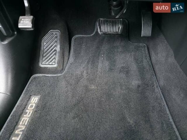Сірий Кіа Соренто, об'ємом двигуна 2.4 л та пробігом 233 тис. км за 9999 $, фото 80 на Automoto.ua
