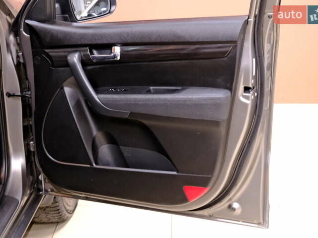 Серый Киа Соренто, объемом двигателя 2.4 л и пробегом 180 тыс. км за 11900 $, фото 41 на Automoto.ua